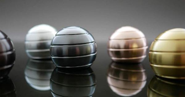 Kinetic Desk Accessory