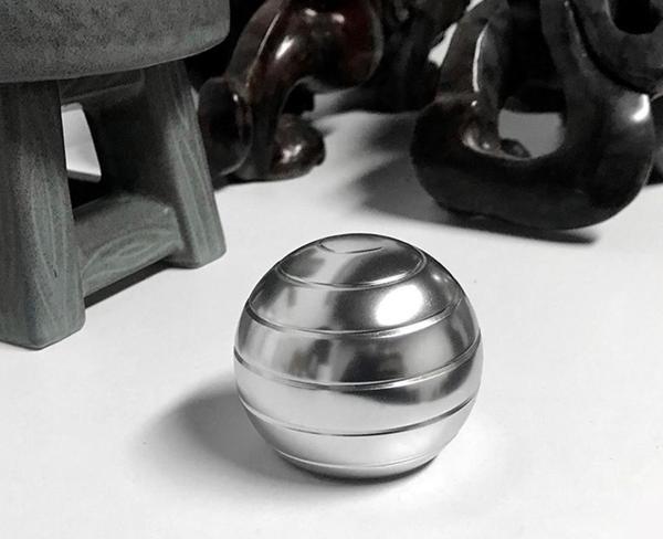 Kinetic Desk Accessory