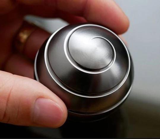 Kinetic Desk Accessory