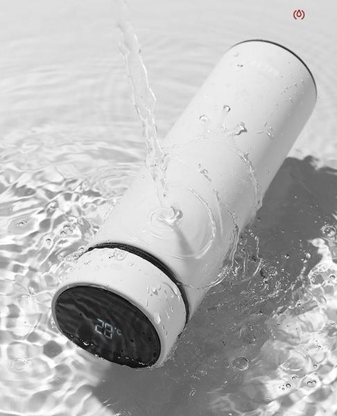 Insulated Thermos Bottle with Temperature Display