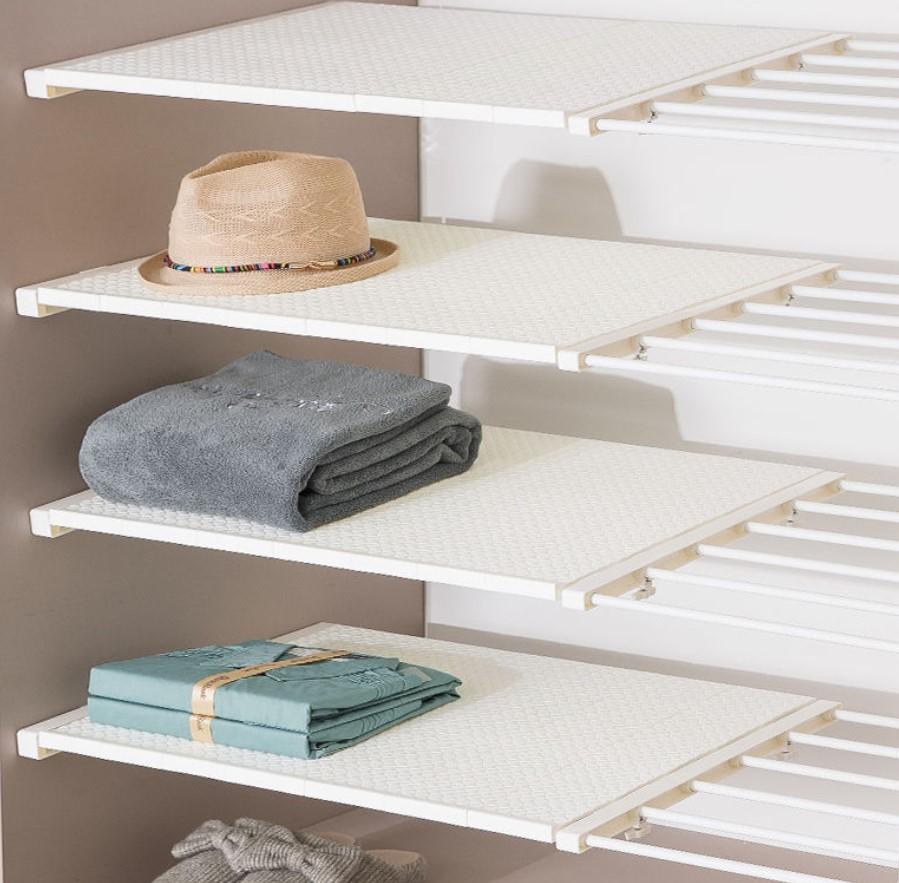 Adjustable shelf support for closets